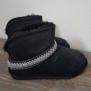 Ugg Women Sz 7 Classic Short Mini Crescent‎ Black Ankle Boot Lamb Cuffable NEW